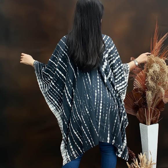 0128 / Black and White  Short Kaftan, Rayon Caftan - Picture 7 of 13